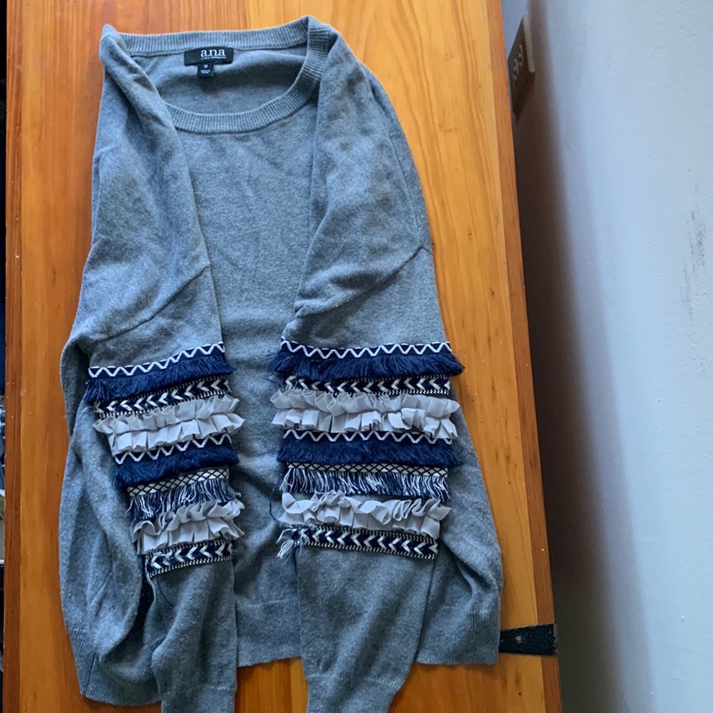 5/$25 Ana sweatshirt size medium
